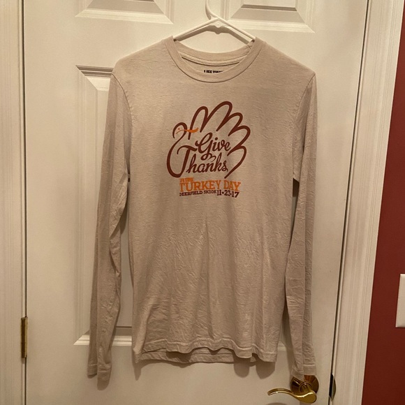 ✨5/$15✨ Long sleeve t-shirt - Picture 1 of 2